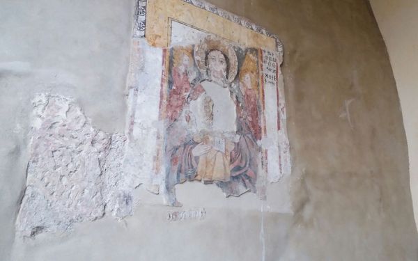 Madonna with child among angels, fresco (XIV sec.), Basilica di S. Maria degli Angeli, Cimitile